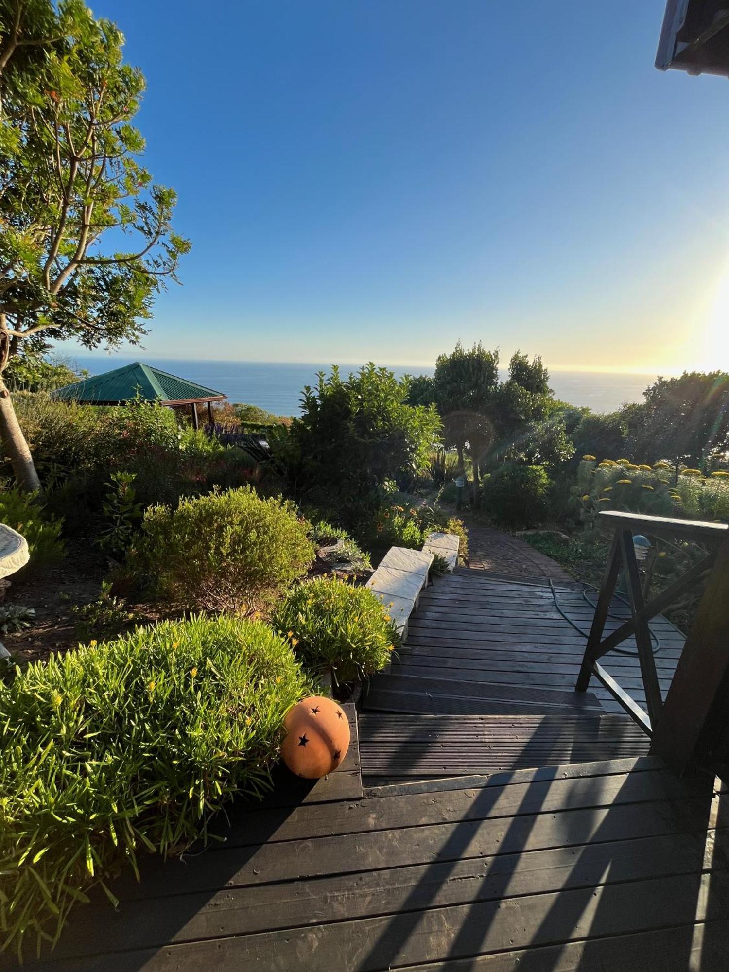 Peaceful Guest Suite With Balcony Views And Garden Setting Brenton-on-Sea Exteriör bild