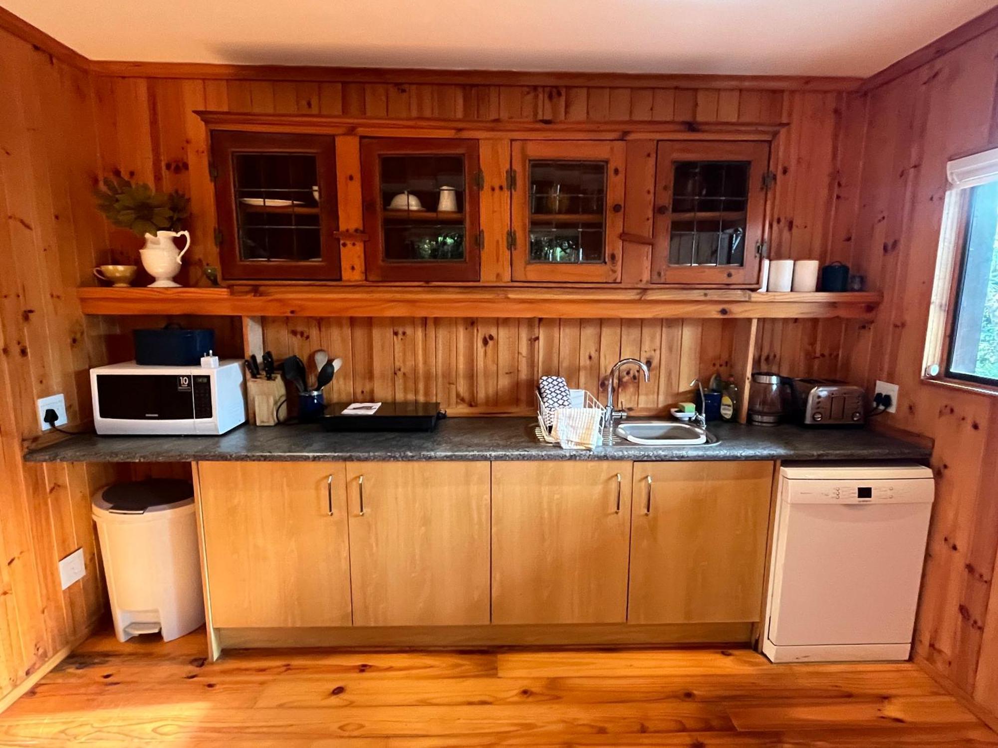 Peaceful Guest Suite With Balcony Views And Garden Setting Brenton-on-Sea Exteriör bild